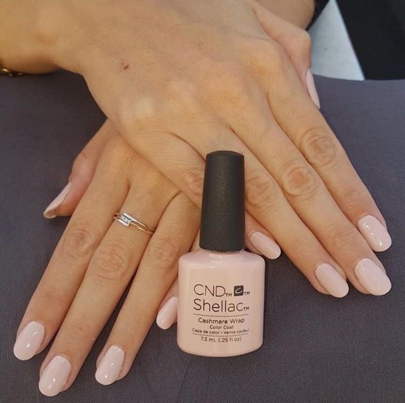 Réalisation Onglerie - Ongles rose poudré Shellac